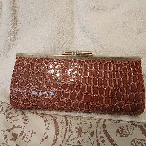 Chic vintage brown faux animal print clutch with silver chain shoulder strap - Picture 2 of 4